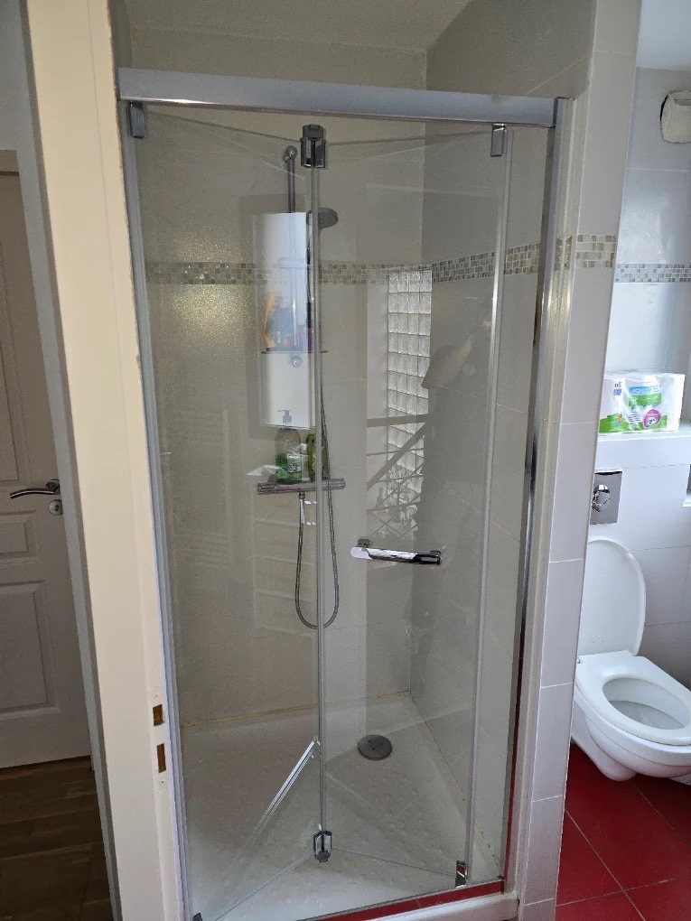 Installation de cabine de douche vitrée