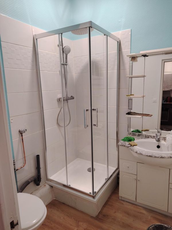 Douche d'angle, rénovation salle de bain
